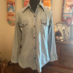 Vintage Levi’s for gals 70s denim shirt XS